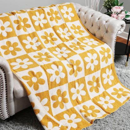 DAISY AND CHECKERED Print Soft Cozy Throw Blanket: BEIGE / ONE SIZE