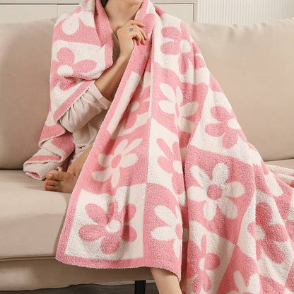 DAISY AND CHECKERED Print Soft Cozy Throw Blanket: PINK / ONE SIZE