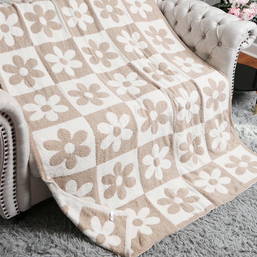 DAISY AND CHECKERED Print Soft Cozy Throw Blanket: PINK / ONE SIZE