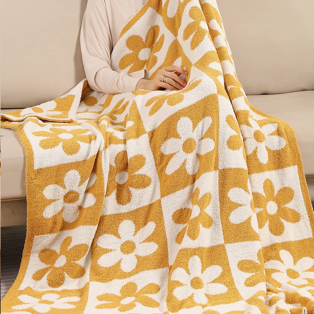 DAISY AND CHECKERED Print Soft Cozy Throw Blanket: PINK / ONE SIZE