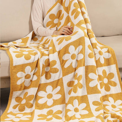 DAISY AND CHECKERED Print Soft Cozy Throw Blanket: PINK / ONE SIZE
