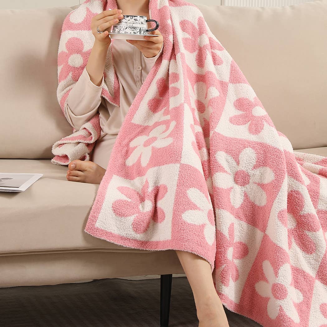 DAISY AND CHECKERED Print Soft Cozy Throw Blanket: PINK / ONE SIZE