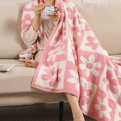 DAISY AND CHECKERED Print Soft Cozy Throw Blanket: PINK / ONE SIZE