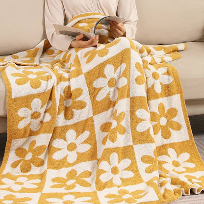 DAISY AND CHECKERED Print Soft Cozy Throw Blanket: PINK / ONE SIZE