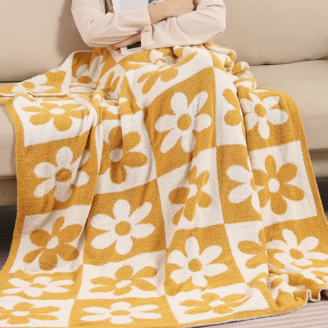 DAISY AND CHECKERED Print Soft Cozy Throw Blanket: PINK / ONE SIZE
